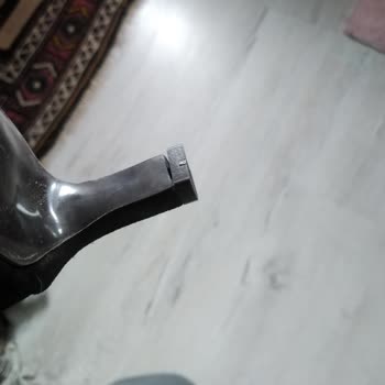 Elle Ayakkabı’da Defolu Botlar ve Kırık Kutulara Karşı 18 Bin TL’lik Tam İade Talebi
