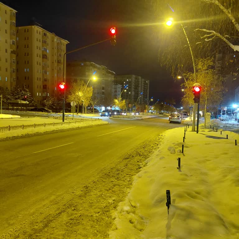 Durakta Durmayan Otobüs Şoförü Yolcuyu Uzak Bir Noktaya Yönlendiriyor