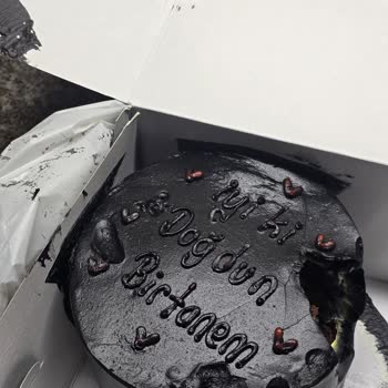 Yasin Pastanesi (Eskişehir) Pastadaki Gıda Boyası Pişman Etti