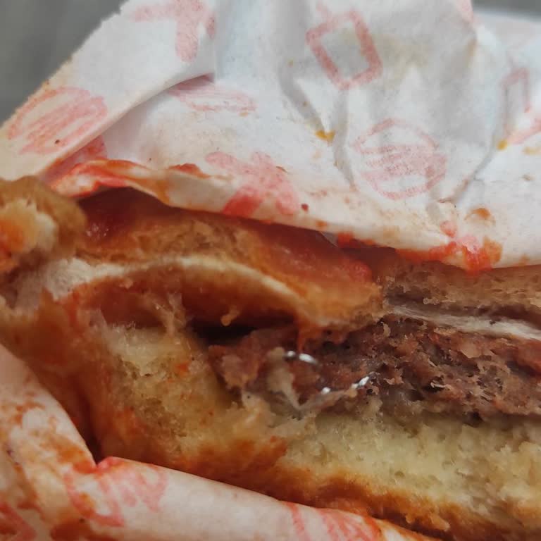 Kızılkayalar Hamburger Beyoğlu Şubesinde Hamburgerde Bulaşık Telinin Çıktığı Olay