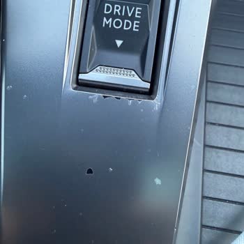 Peugeot 308 Orta Konsol Kaplaması Soyuluyor Ve Garanti Talebi