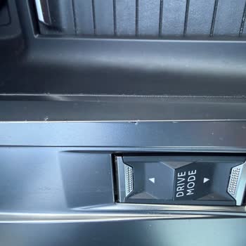 Peugeot 308 Orta Konsol Kaplaması Soyuluyor Ve Garanti Talebi