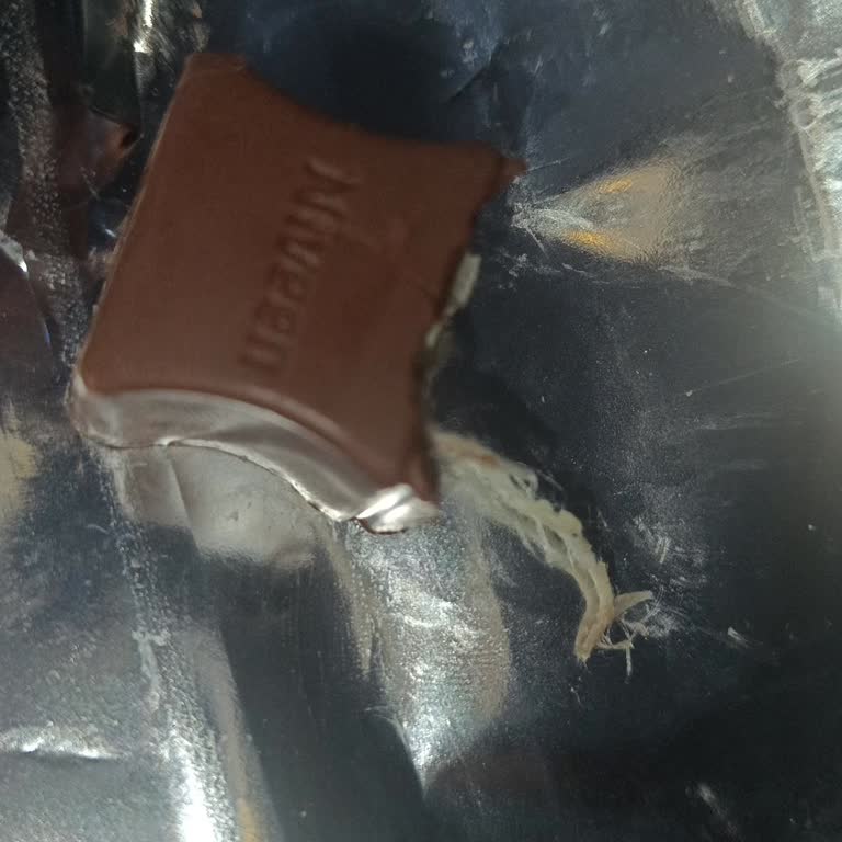 A101 Togo Çikolatasında Büyük Yabancı Madde Çıktı: Sağlık Endişesi