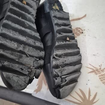 Mammamia Ayakkabı Tabanı Dağıldı, Mağaza Çözüm Sunmadı