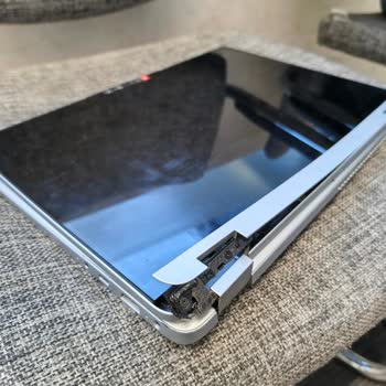 Lenovo TAB5 Tablet Menteşesi Kullanım Sırasında Kırıldı, Garanti Kapsamı Reddi