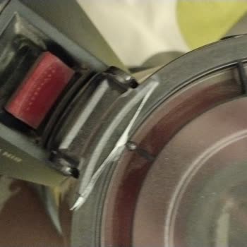 Hoover Free 100 Elektrik Süpürgesi Kapağı Kırıldı Ve Parça Değişimi Talebi