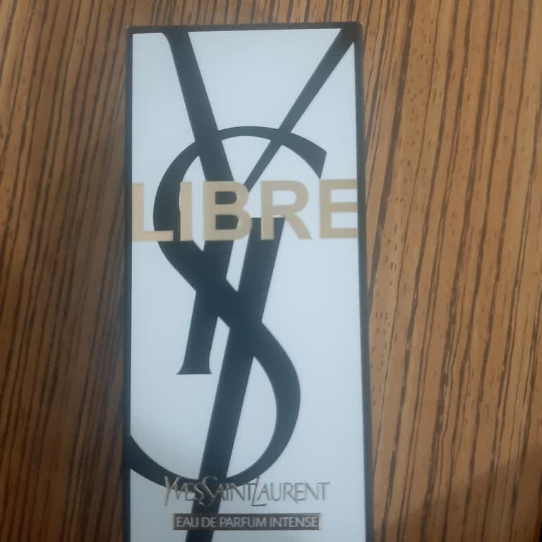 Perfume Yves Saint Laurent Libre pierde aroma y duración