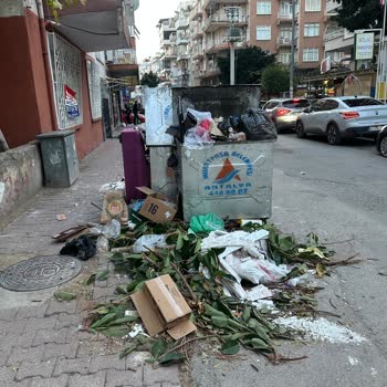 Muratpaşa Altındağ’da Çöp Konteynerleri Dolu Ve Kötü Koku Sorunu