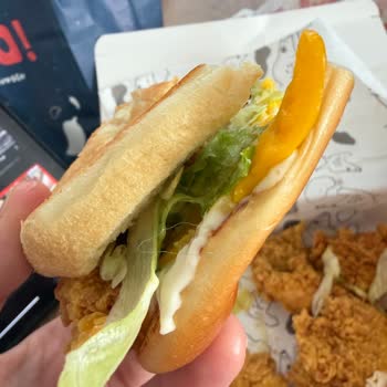 Yabancı Madde Çıkan Yemekte İade Reddi Ve Canlı Yardımda Tekrar Fotoğraf Talebi