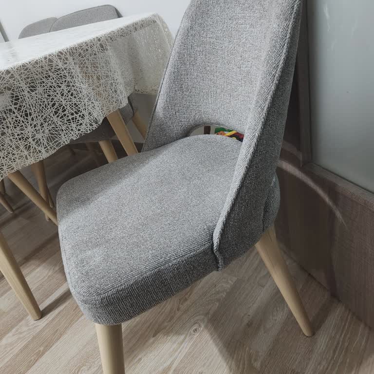 İstikbal Yemek Masası Ve Sandalyelerinde Deformasyon Ve Montaj Hatası, Servis Yanıtsız