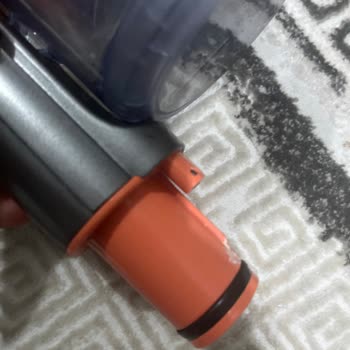 Philips Aqua Plus 8000 Dikey Süpürgede Kısa Sürede Üç Parçanın Kırılması Ve Garanti İsteği