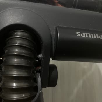 Philips Aqua Plus 8000 Dikey Süpürgede Kısa Sürede Üç Parçanın Kırılması Ve Garanti İsteği