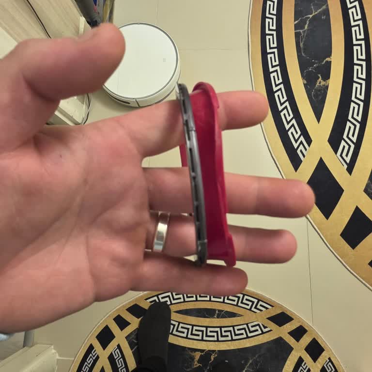 Dyson V15 Süpürge Plastik Parçası Kendiliğinden Düşerek Kullanılamaz Duruma Geldi