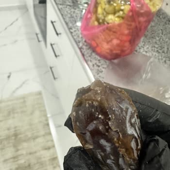 Reklam Görünümüyle Uymayan, Ekşi Ve Beyaz Lekeli Hurma Ürünü