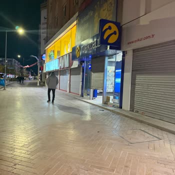 Maltepe Turkcell Bayisinde Müşteri İlgisizliği Ve Sürekli Reddetme