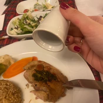 Dedeman Palandöken Ski Lodge Yılbaşı Akşamı Boş Tuzluk Ve Yetersiz Yemek Nedeniyle Değer Görmeme