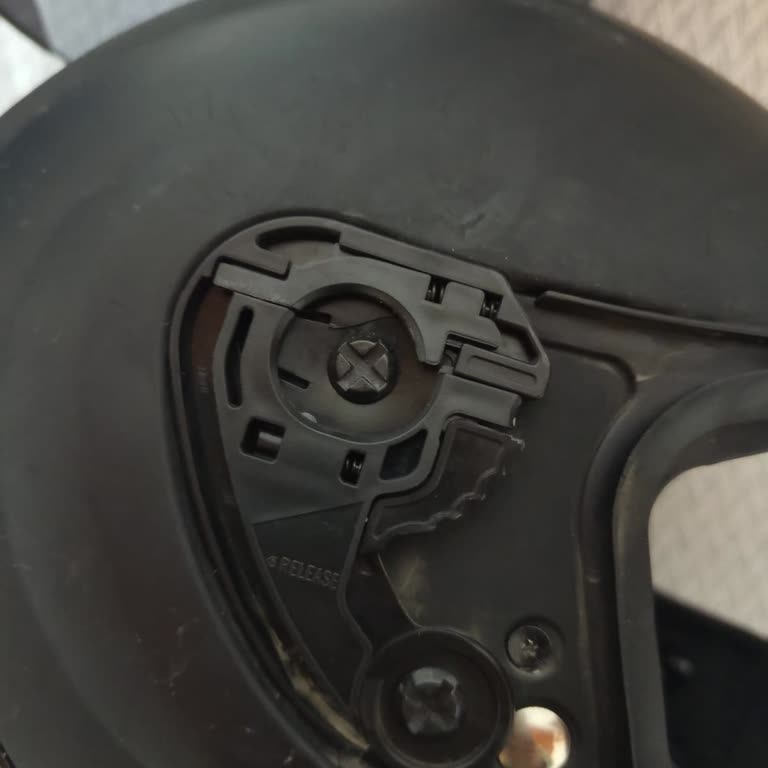 Vizör Mekanizması Parçası Yok, Kask Kullanılamaz Ve Güvenlik Riski