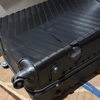 Ajet Uçuşunda Kırılan Valiz İçin Tam Tazminat Talebi