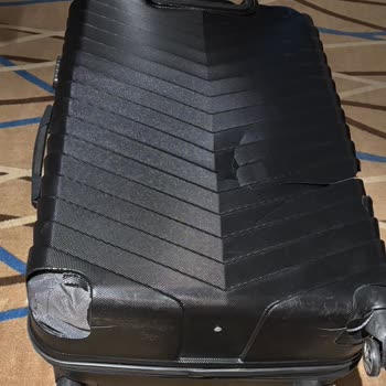 Ajet Uçuşunda Kırılan Valiz İçin Tam Tazminat Talebi