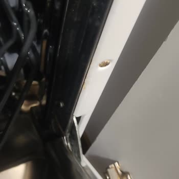 Garanti Altındaki Vestel Bulaşık Makinesi Sürekli Paslanma Ve Elektrik Arızasıyla Kullanılamaz