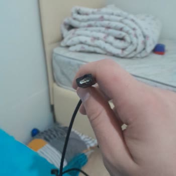 Şarj Aleti Alev Aldı Ve Evde Yangın Çıktı