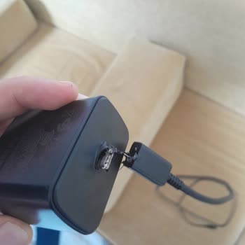 Şarj Aleti Alev Aldı Ve Evde Yangın Çıktı