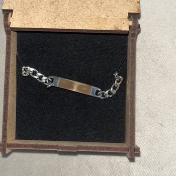 Baskısı Belirsiz Bileklik İçin Yeniden Gönderim Ve İade Talebi