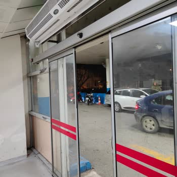 İzmir Katip Çelebi Hastanesi'nde 90 Yaşındaki Hastanın Soğuk Bekleme Alanı Ve Bozuk Kapılar!