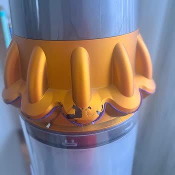 Dyson V15 Üst Gövde Boya Dökülmesi Ve Değişim Talebi