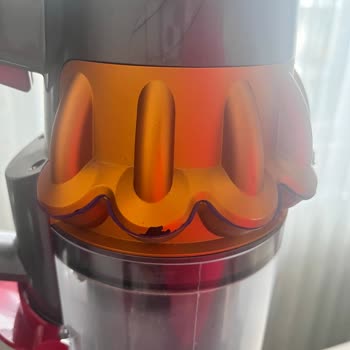 Dyson V15 Üst Gövde Boya Dökülmesi Ve Değişim Talebi