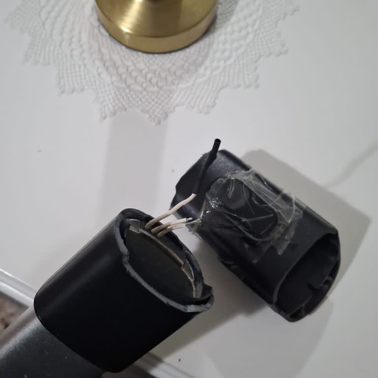 Philips Dikey Süpürge Model XC7043'te Tekrarlayan Parça Kırılması Ve Ücretsiz Değişim Talebi