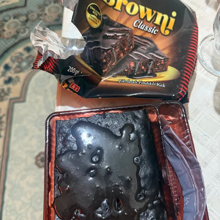 Eti Brow Classic Kekte Bozuk Çikolata Sosu Gıda Güvenliği Endişesi