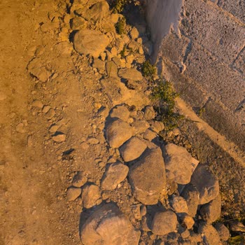 Türk Telekom’un Yer Altı Kablosu Dökümünden Çamur Ve Su Birikintisi Sorunu