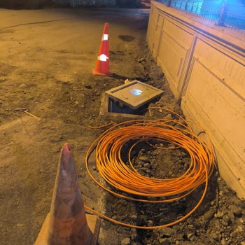 Türk Telekom’un Yer Altı Kablosu Dökümünden Çamur Ve Su Birikintisi Sorunu