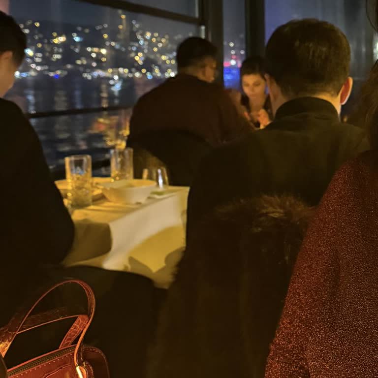 Yılbaşı Rezervasyonunda Cam Kenarı Masa Verilmemesi Ve Kalitesiz Hizmet