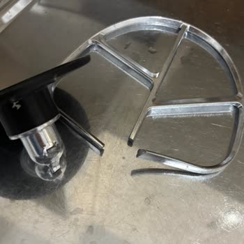 Garanti Altındaki Hamur Yoğurma Makinesinin Aparatı Çabuk Kırıldı Ve Yedek Parça Bulunamıyor