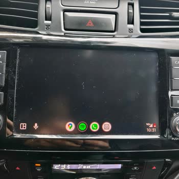 Camon 40 Premier 5G Android Auto Bağlantısı Aracın Ekranını Donuyor