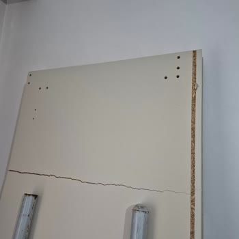 Eksik Ve Kırık Gardırop Parçası Nedeniyle Gecikmiş Teslimat Ve Acil İade Talebi