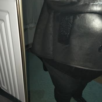 Beden Etiketi Olmadan Dar, Kısa Ve Delikli Kaban, Çözüm Sunmayan Müşteri Hizmetleri