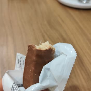 Protein Bar İçindeki Plastik Parça Çocuk Sağlığını Tehlikeye Atıyor