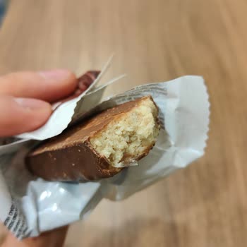 Protein Bar İçindeki Plastik Parça Çocuk Sağlığını Tehlikeye Atıyor