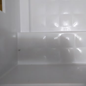 Teşhir Ürünü Satılan Kirli Derin Dondurucu İçin Hızlı Değişim Talebi