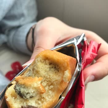 Eti Topkek'ten Saç Çıktı!