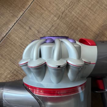 Dyson V8 Renk Atması Garanti Değişim Talebi