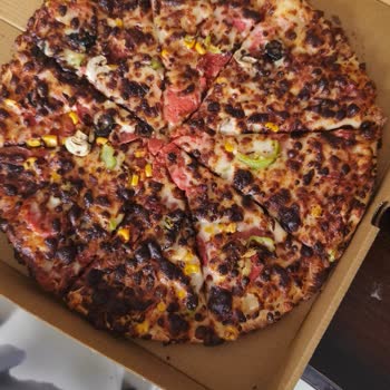 Yanmış Pizza Ve Tam İade Talebi