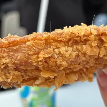 Popeyes Şubesinde Kıl Çıkan Çiğ Kanat Ve Hijyen Sorunu
