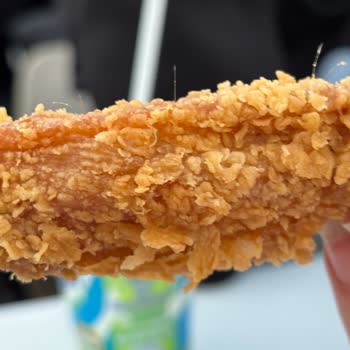 Popeyes Şubesinde Kıl Çıkan Çiğ Kanat Ve Hijyen Sorunu