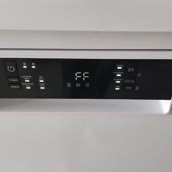 Regal BM424 Bulaşık Makinesinde İlk Kullanımda FF Ve F5 Hataları Ürün Değişimi Talebi