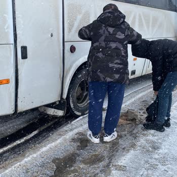 ArasTur Kış Lastiksiz Araçta Tehlikeli Tur Ve Güvenlik İhmali!