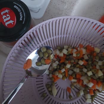 Tat Garnitür Konservesinde Filizlenmiş Bezelyeler Gıda Güvenliği Sorunu